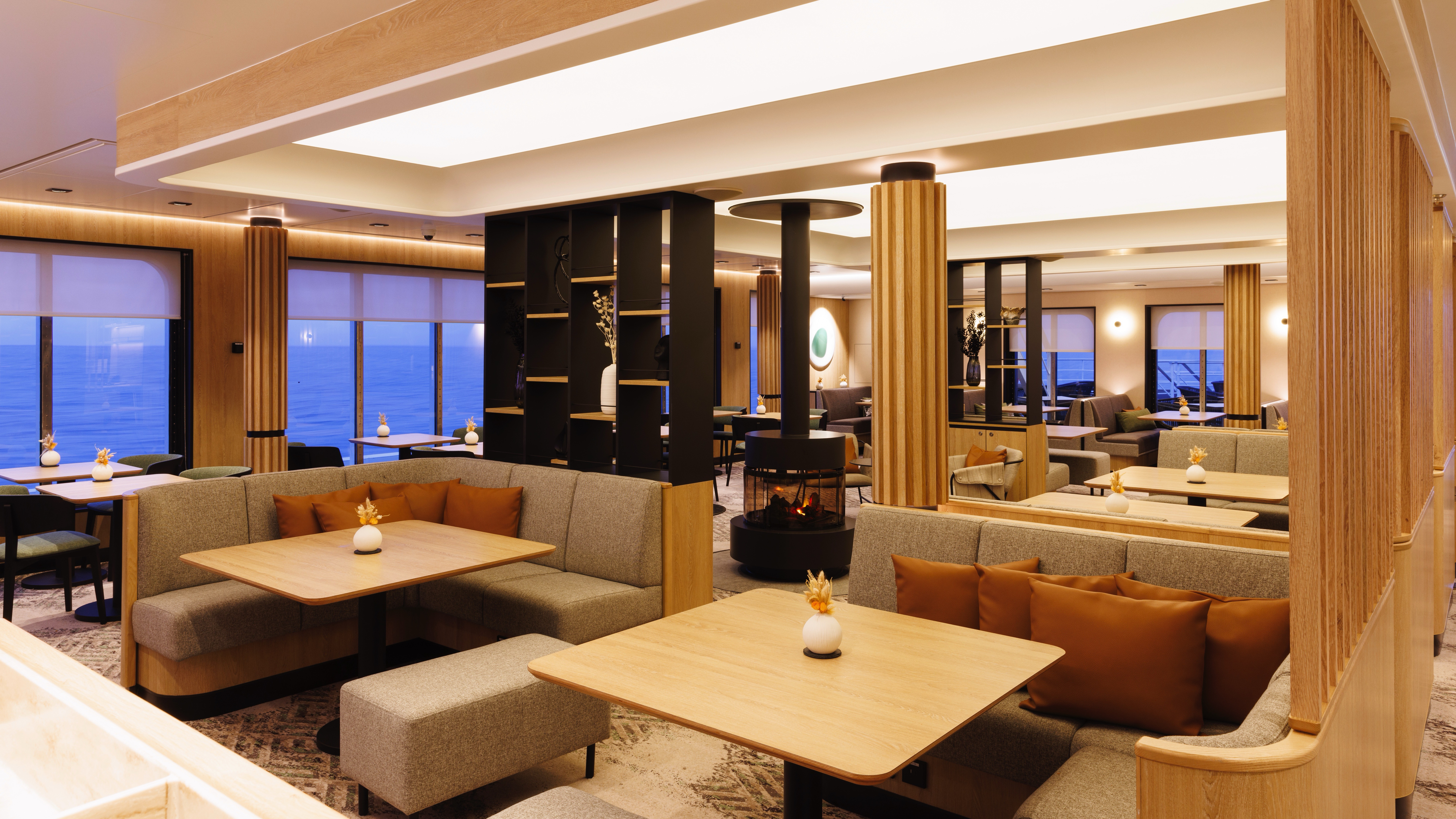The Club Lounge on SH Minerva